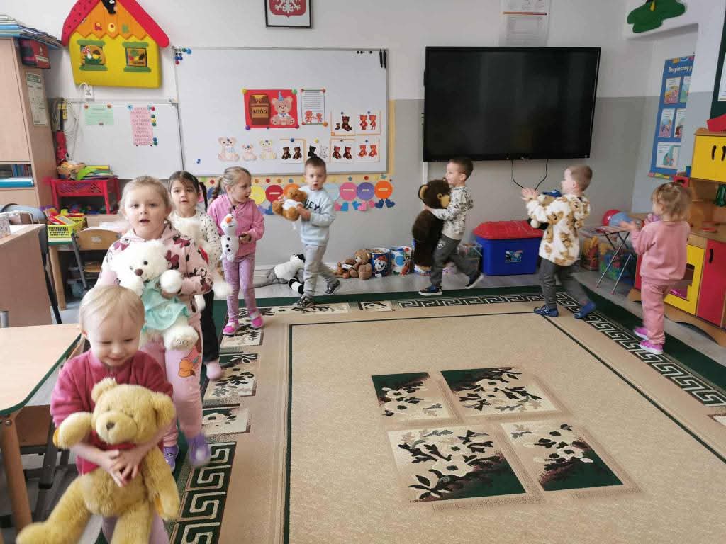  Zabawa dydaktyczna z wykorzystaniem pluszowych misiów.